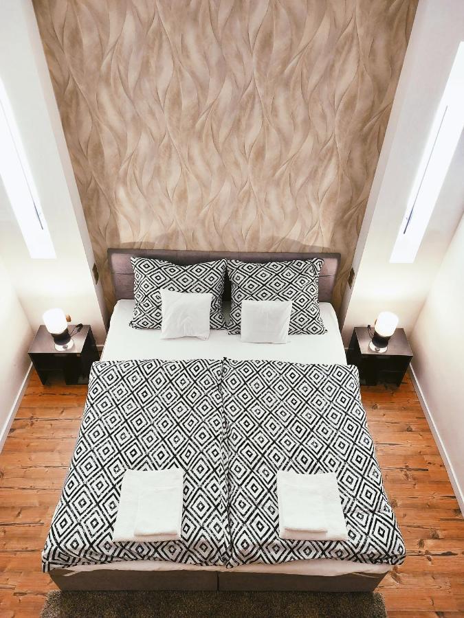 Square 16 Apartman - Absolutely Central Location With Self Check In Σζομπαθέλι Εξωτερικό φωτογραφία