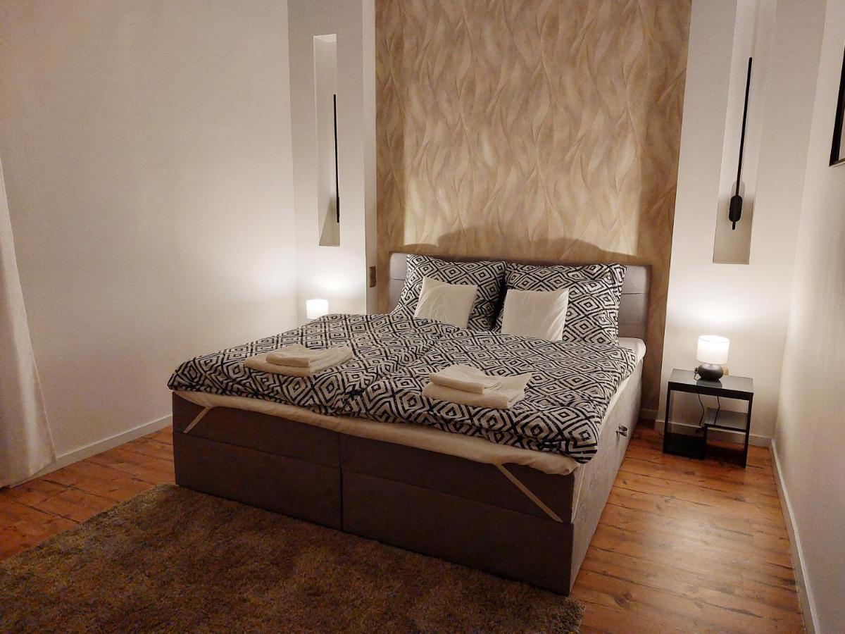 Square 16 Apartman - Absolutely Central Location With Self Check In Σζομπαθέλι Εξωτερικό φωτογραφία