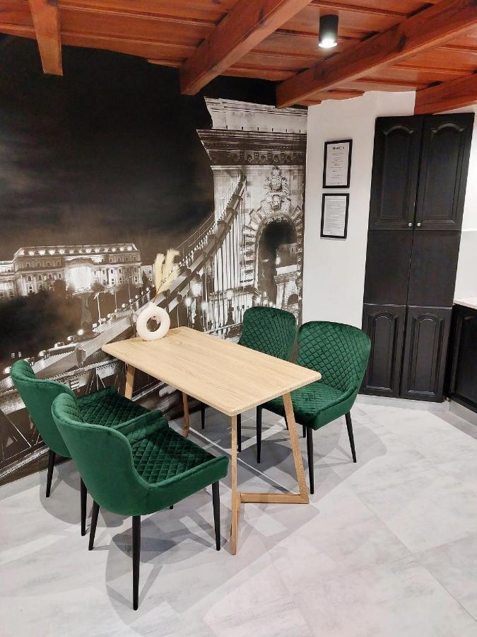 Square 16 Apartman - Absolutely Central Location With Self Check In Σζομπαθέλι Εξωτερικό φωτογραφία