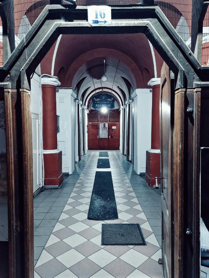 Square 16 Apartman - Absolutely Central Location With Self Check In Σζομπαθέλι Εξωτερικό φωτογραφία