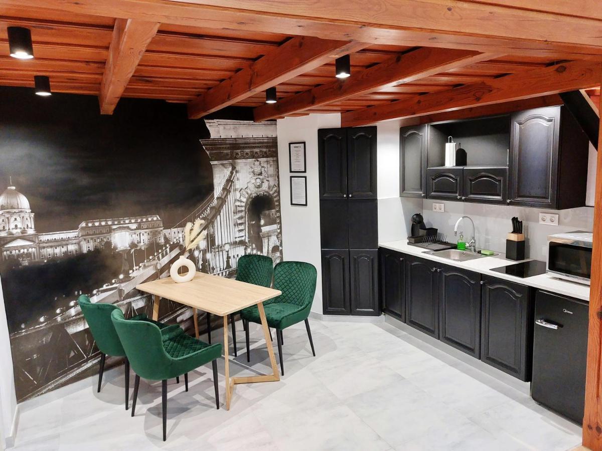Square 16 Apartman - Absolutely Central Location With Self Check In Σζομπαθέλι Εξωτερικό φωτογραφία
