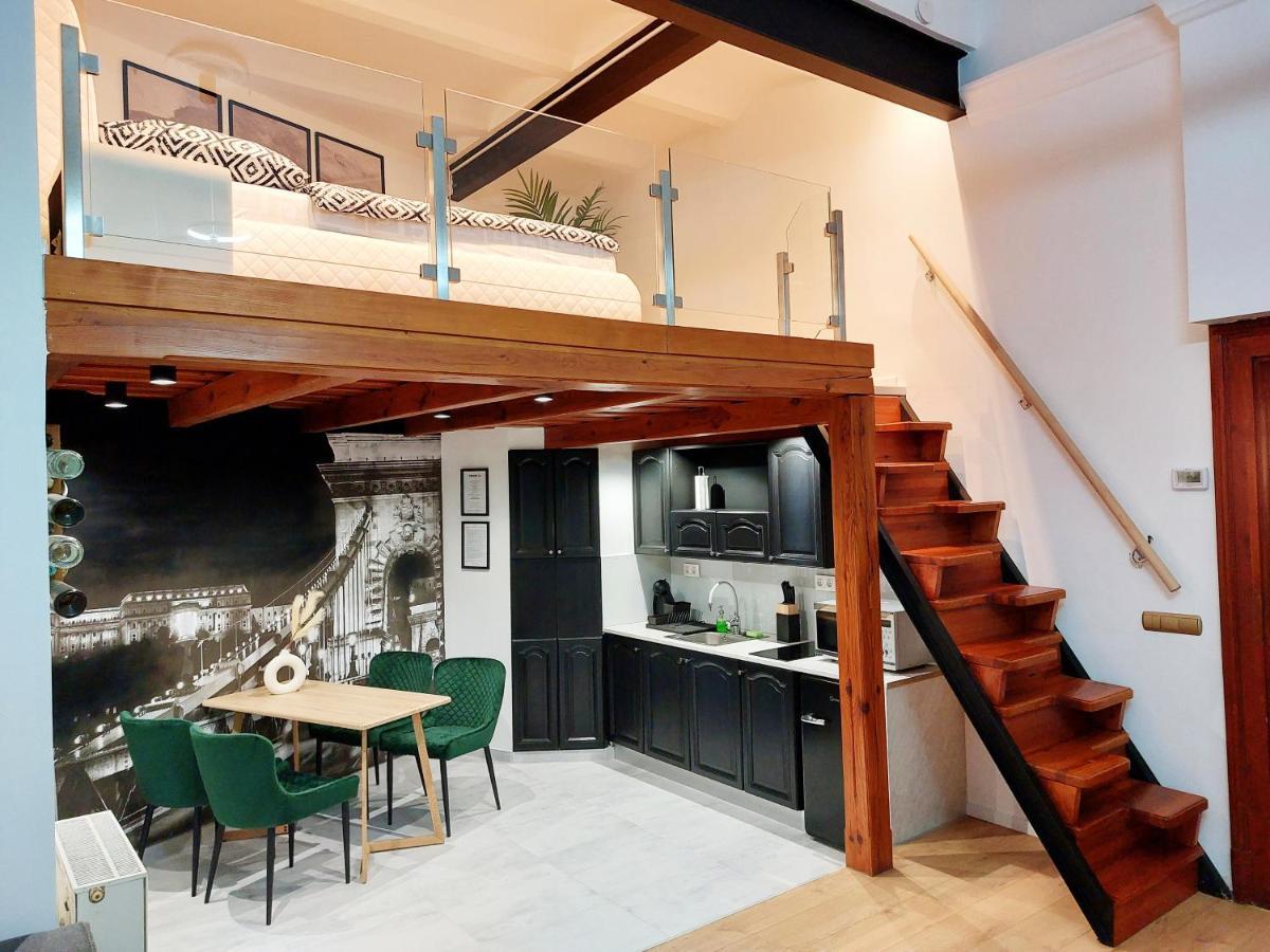 Square 16 Apartman - Absolutely Central Location With Self Check In Σζομπαθέλι Εξωτερικό φωτογραφία