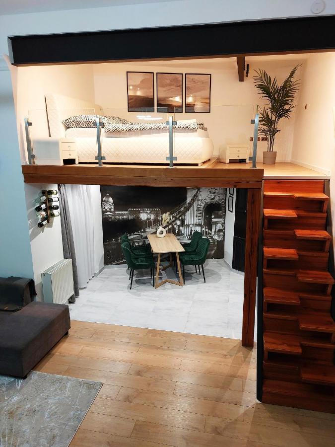 Square 16 Apartman - Absolutely Central Location With Self Check In Σζομπαθέλι Εξωτερικό φωτογραφία