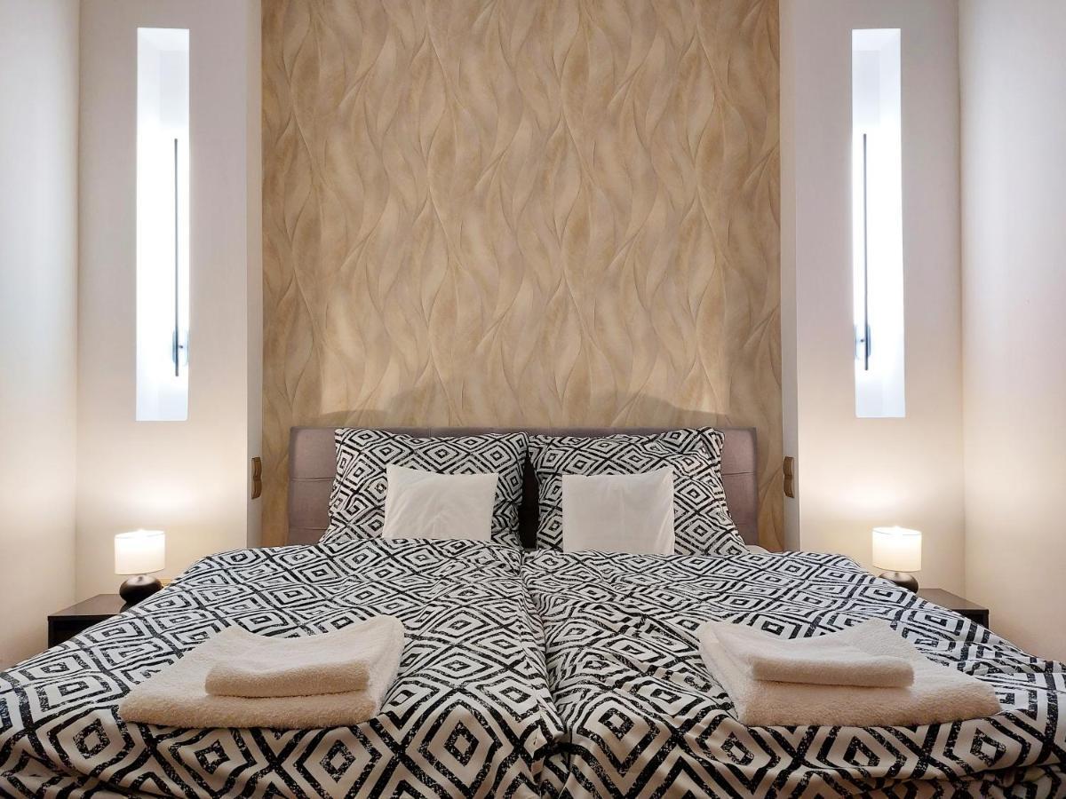 Square 16 Apartman - Absolutely Central Location With Self Check In Σζομπαθέλι Εξωτερικό φωτογραφία